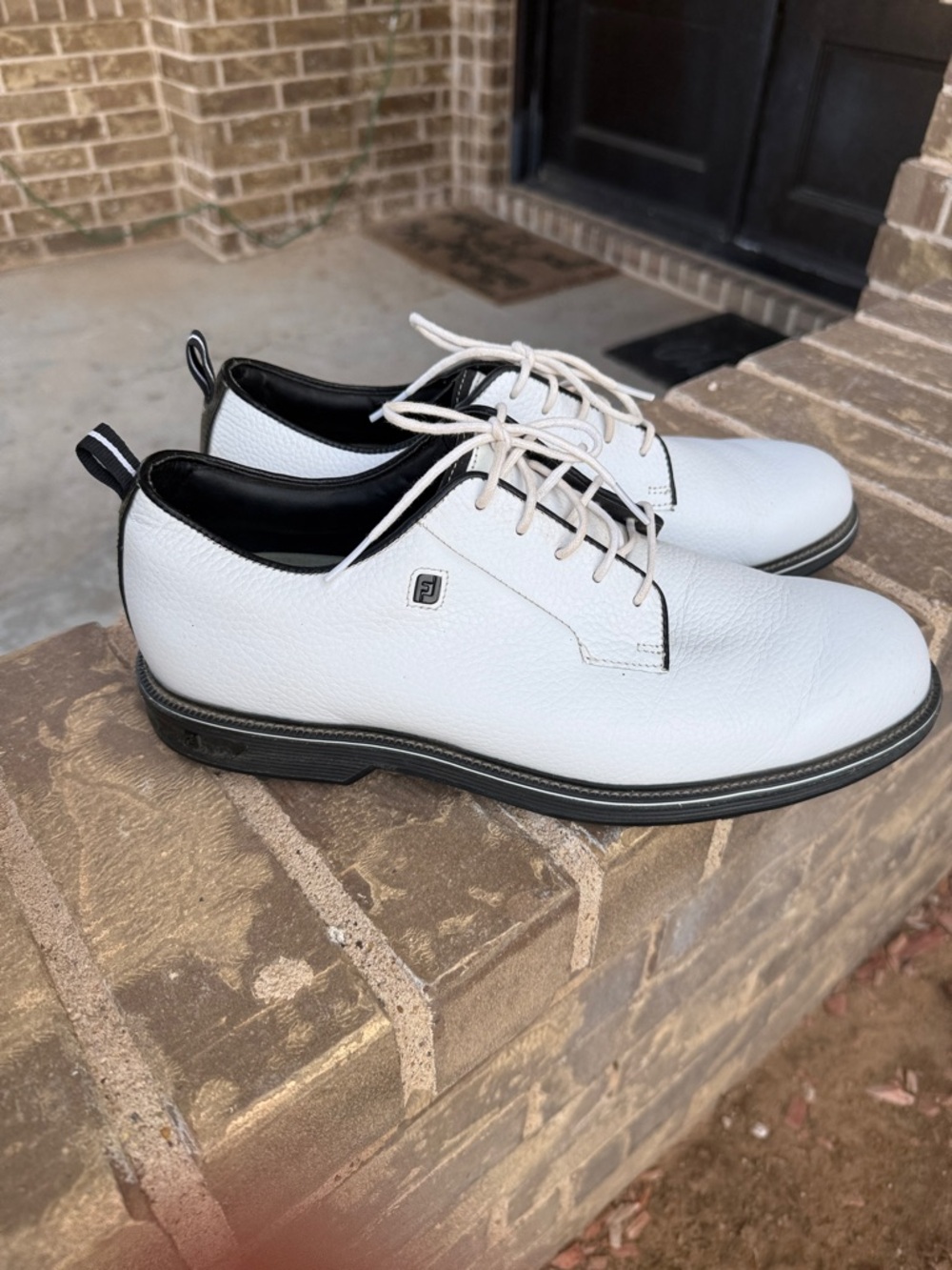 FootJoy White Leather Oxford Golf Shoes with Black Trim